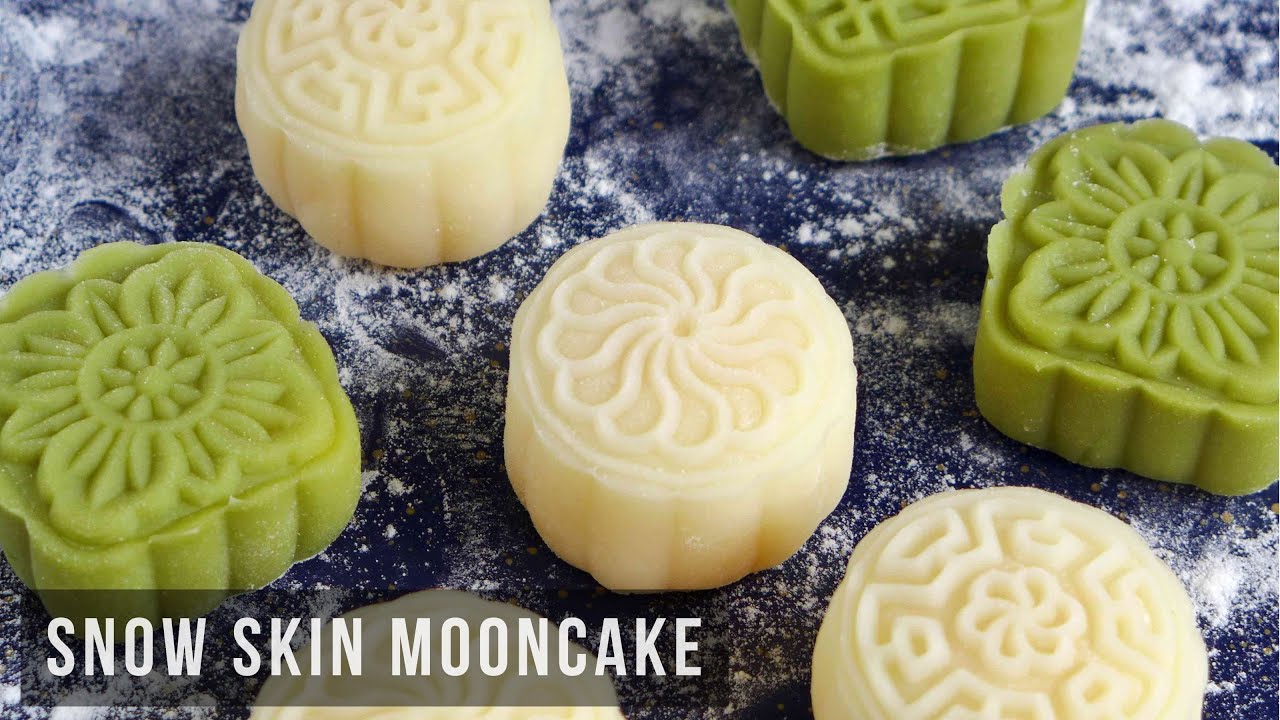 Snow Skin Mooncake with Custard Filling | 冰皮月饼 (奶黄馅)