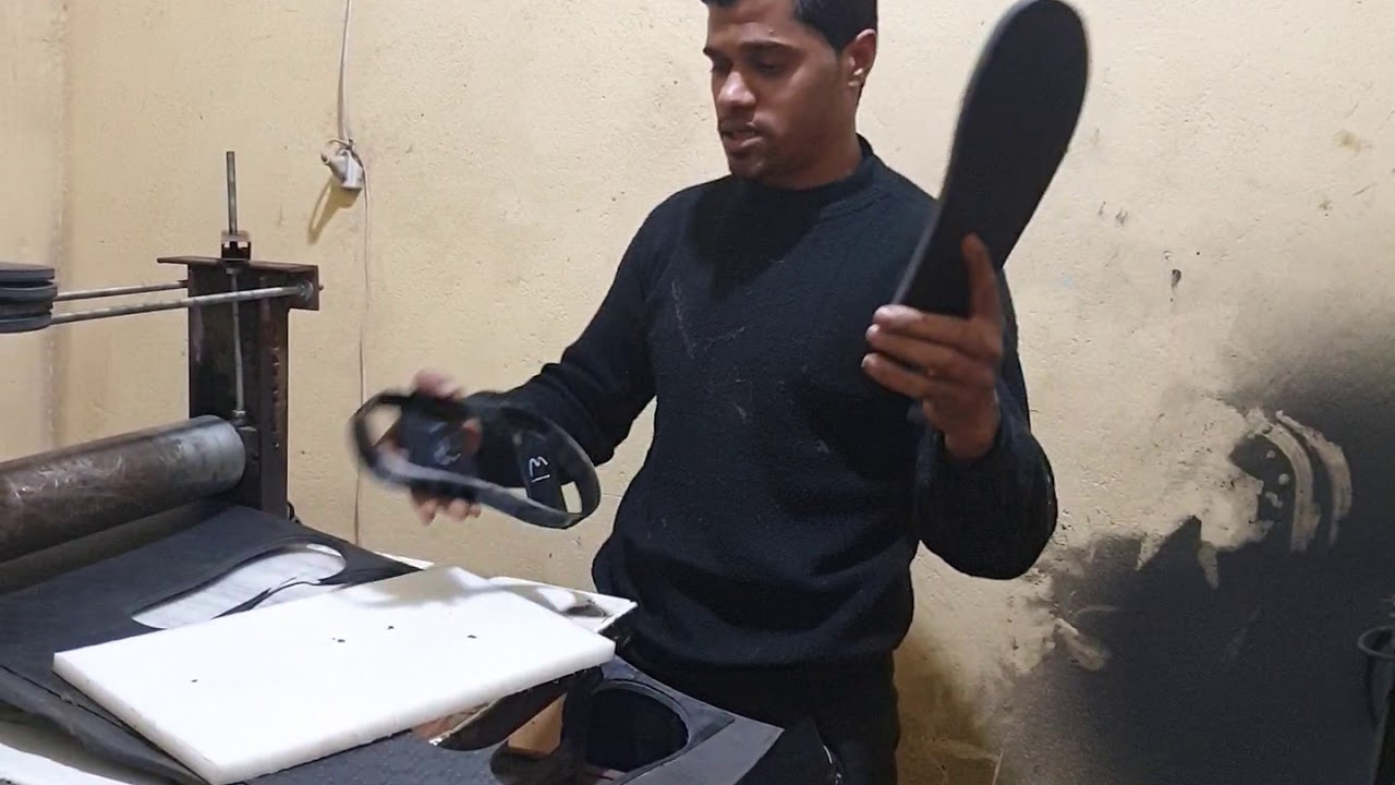 ماكينة تصنيع الشباشب