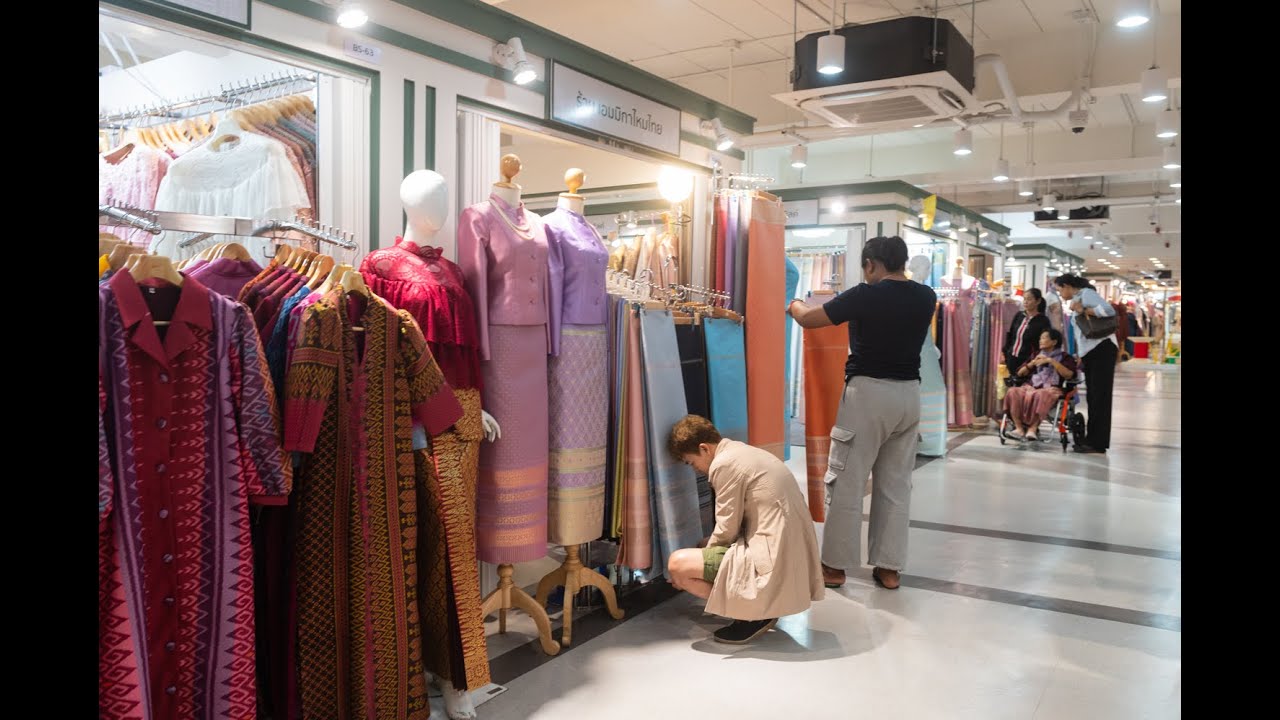 [4K] Walk inside The Old Siam Plaza a Bangkok legendary of Thai silk fashion haven