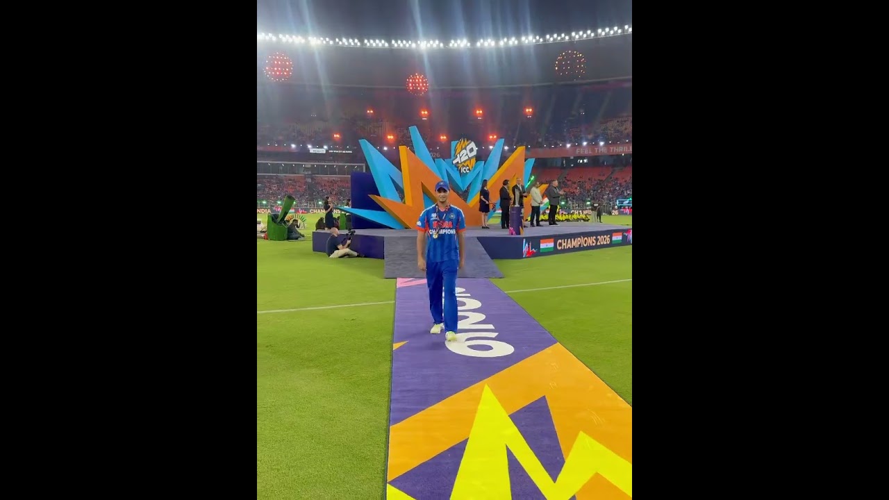 Emotional moment 🥹 abhishek sharma wearing gold medal front of his family 💖🤌🏻 #abhisheksharma