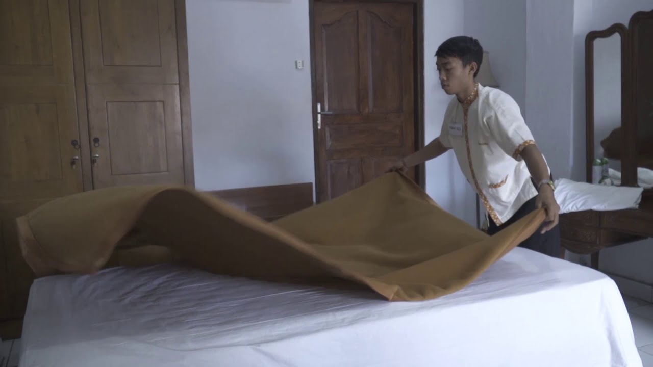 Making Bed 3 Sheet & Duvet - SMK Pratama Widya Mandala Badung