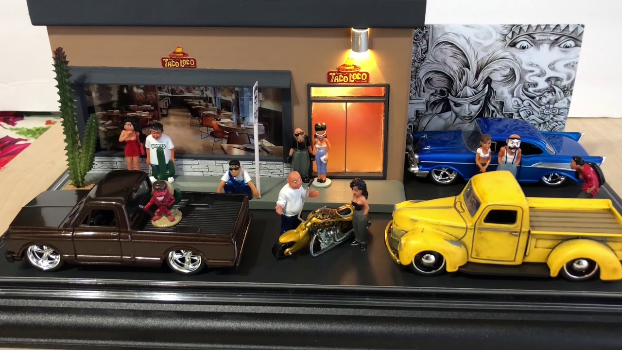 Diorama Display Case super cool
