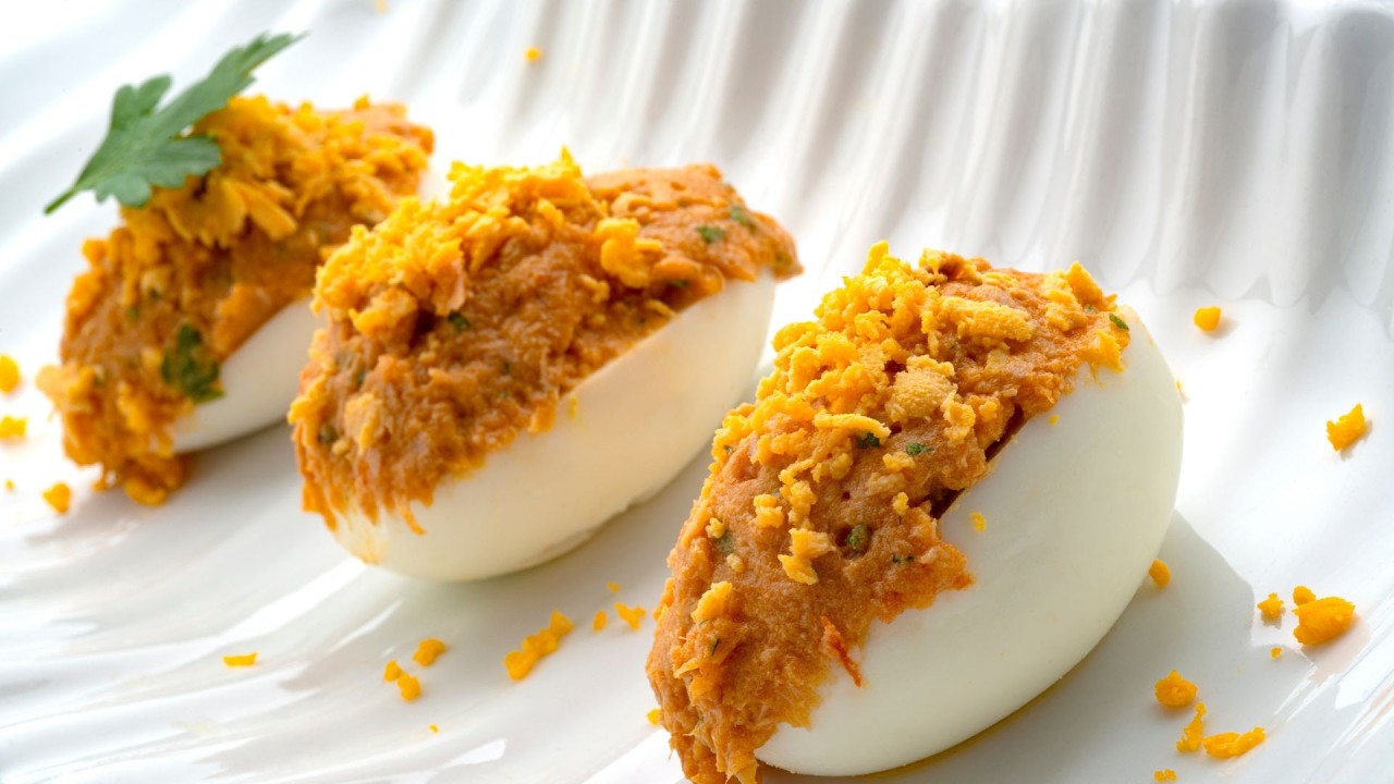 Huevos rellenos de at&uacute;n 🥚  receta f&aacute;cil y r&aacute;pida en 20 minutos de Karlos Argui&ntilde;ano