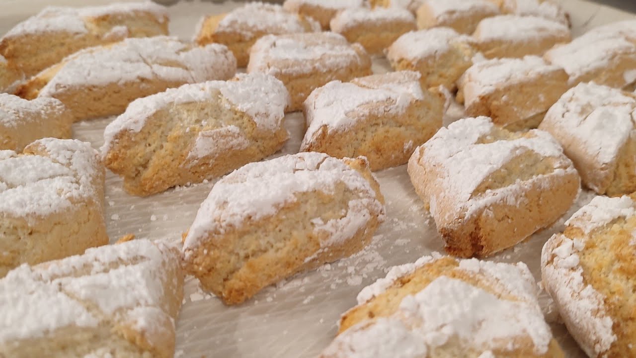Ricciarelli Biscotti di Pasta di Mandorle   Corso di Pasticceria - Dolci della Tradizione