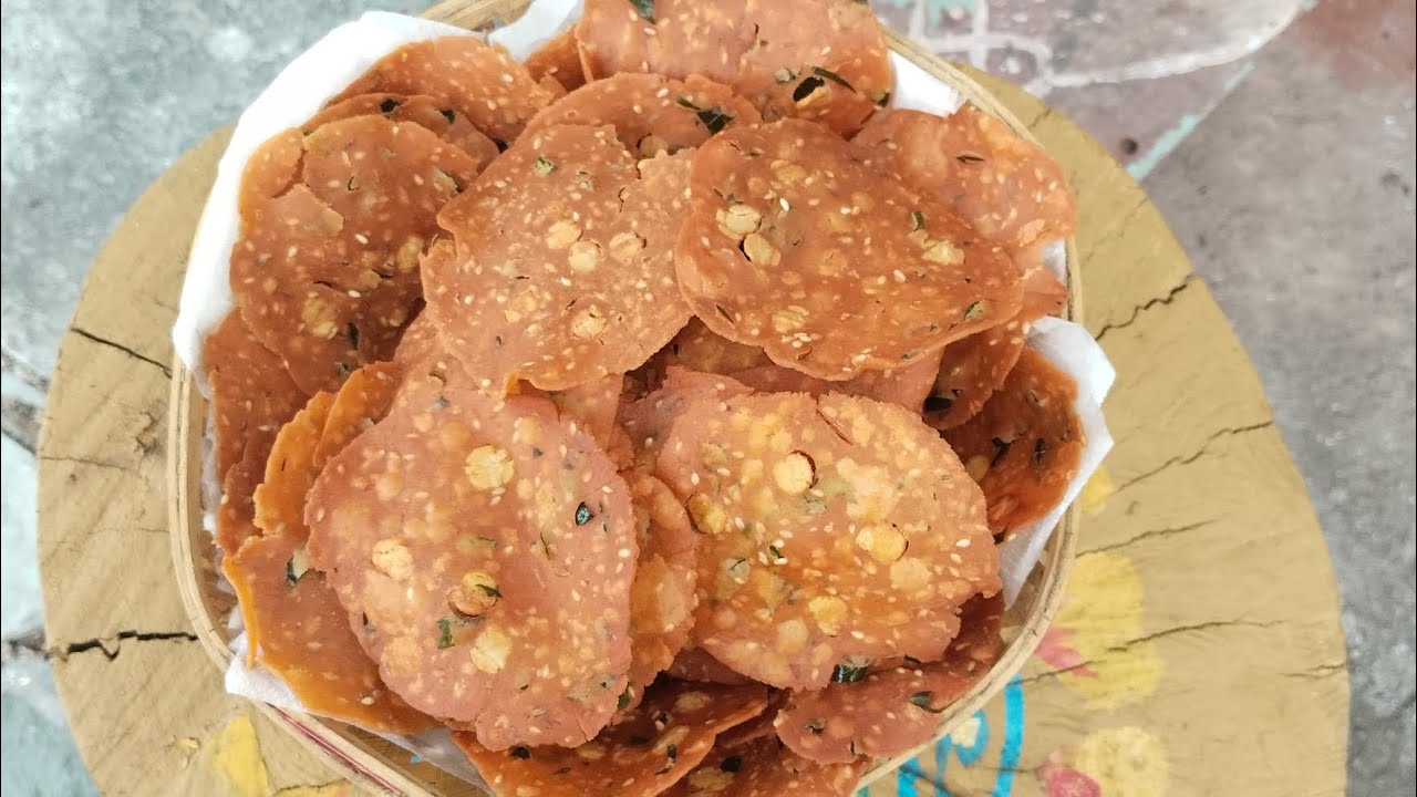 Crispy pappu chekkalu బియ్యమ్ పిండి పప్పు చెక్కలు