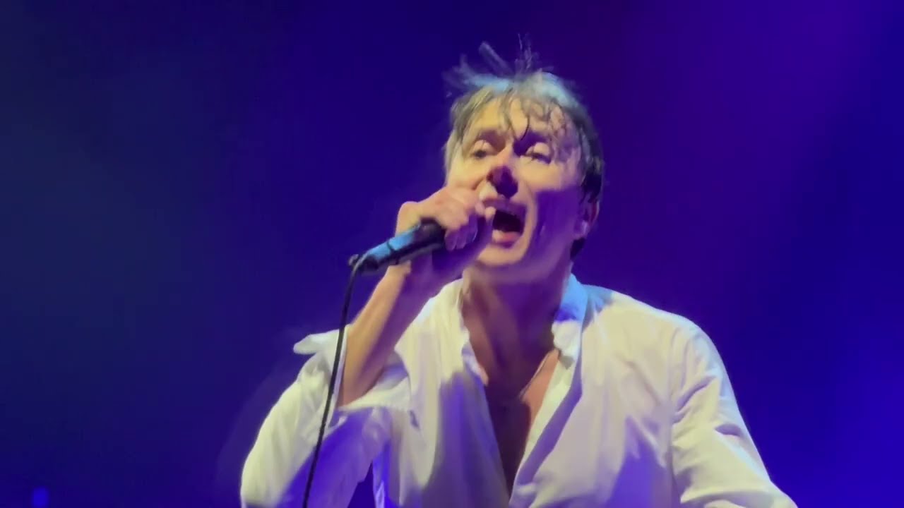 Suede - Everything Will Flow (live) - 013 Poppodium, Tilburg, Netherlands, 11 March 2026