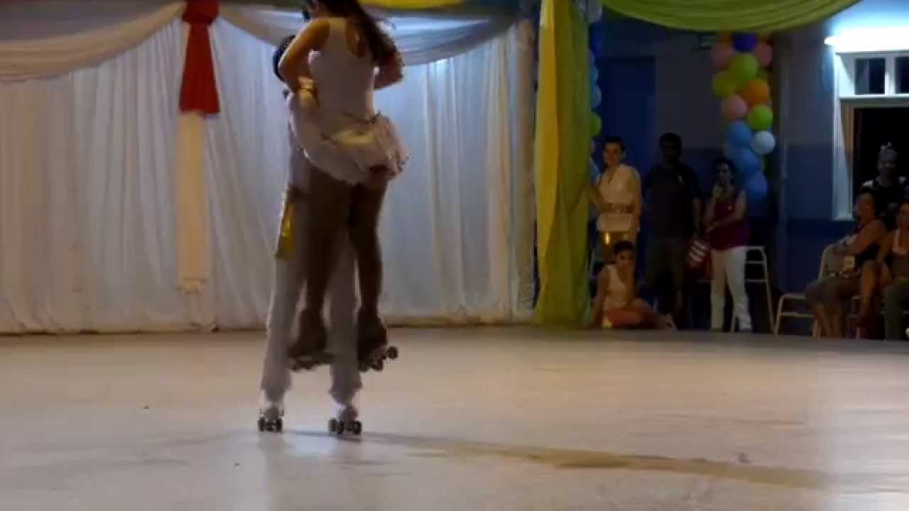 Pareja de Patinaje Artístico Sobre Ruedas