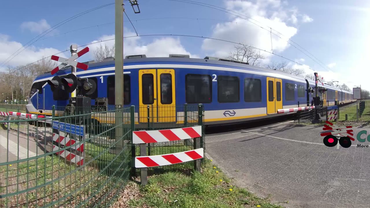 Vr 360° Spoorwegovergang Station Ermelo 😱10K😱 // Vr 360° Dutch railroad crossing
