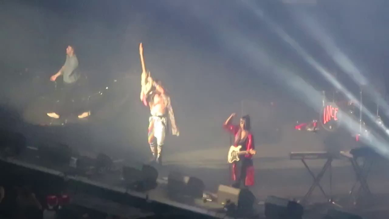 DNCE - 90's Medley/Cake by the Ocean (Jingle Ball 2016, Tampa)