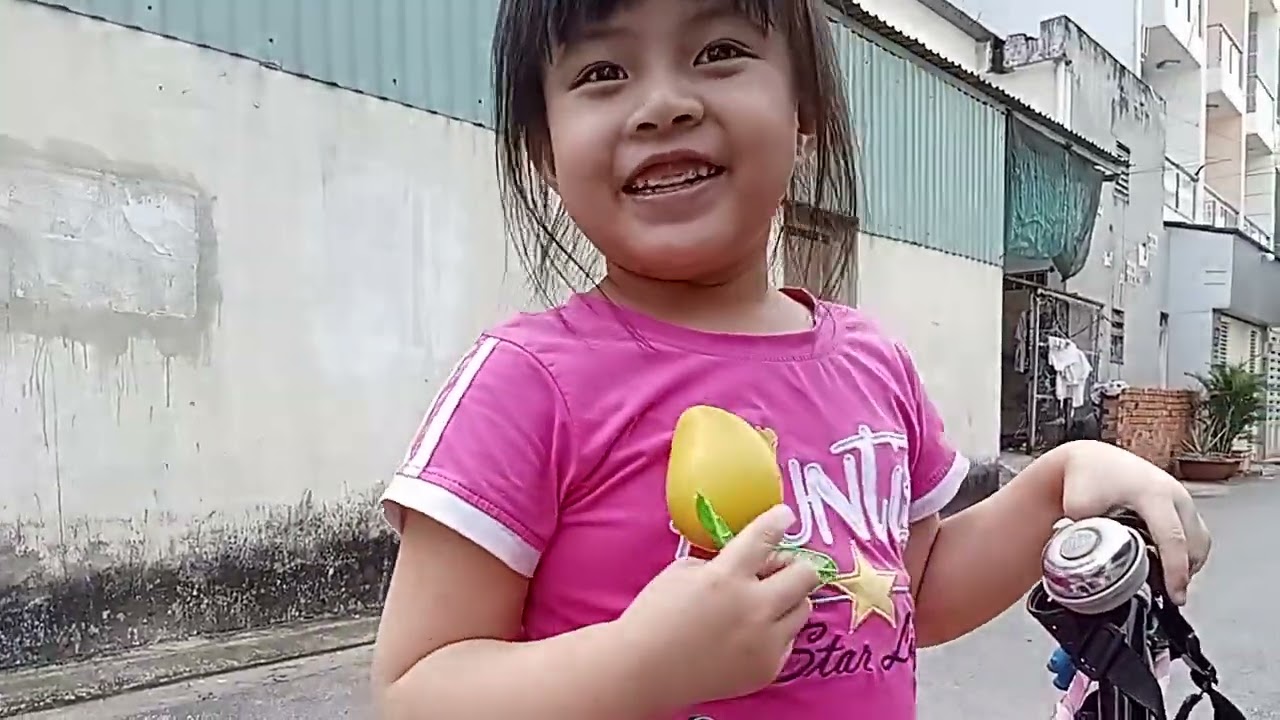 Bòn bon tập chạy xe đạp an toàn giao thông 🚦#8 - bòn bon Family