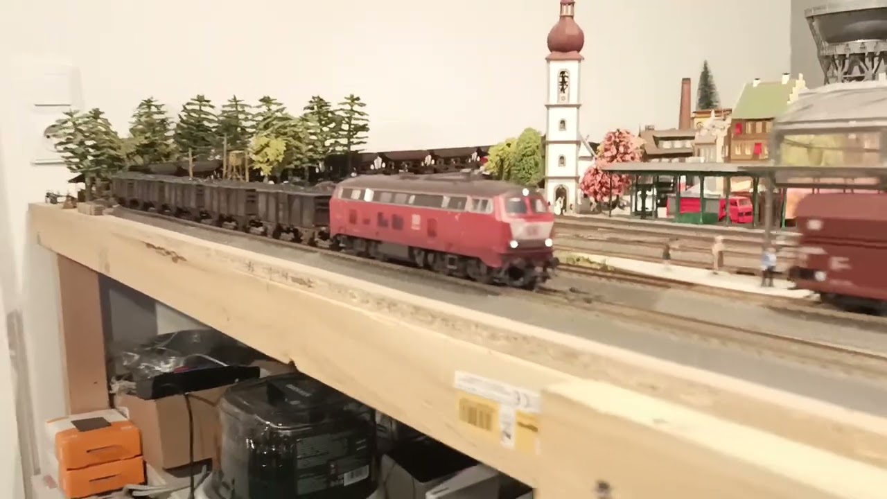 BR 218 464-6 Märklin 39217 mit Kohlezug und besserem Licht