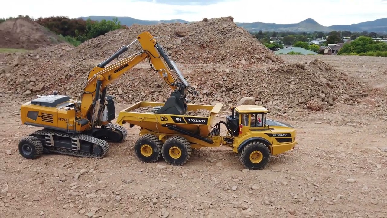 RC 970 Liebherr with Sleipner style 1/14 scale Excavator transport behind A40D