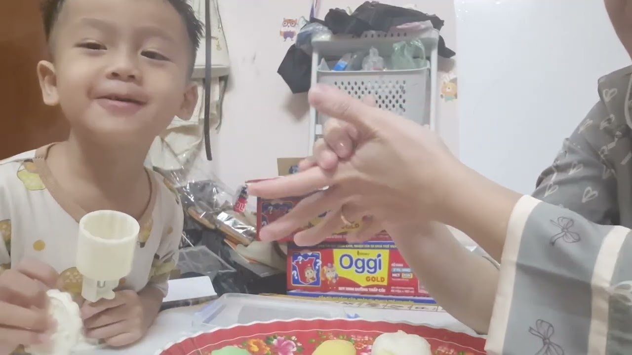Nghé làm bánh dẻo Trung Thu