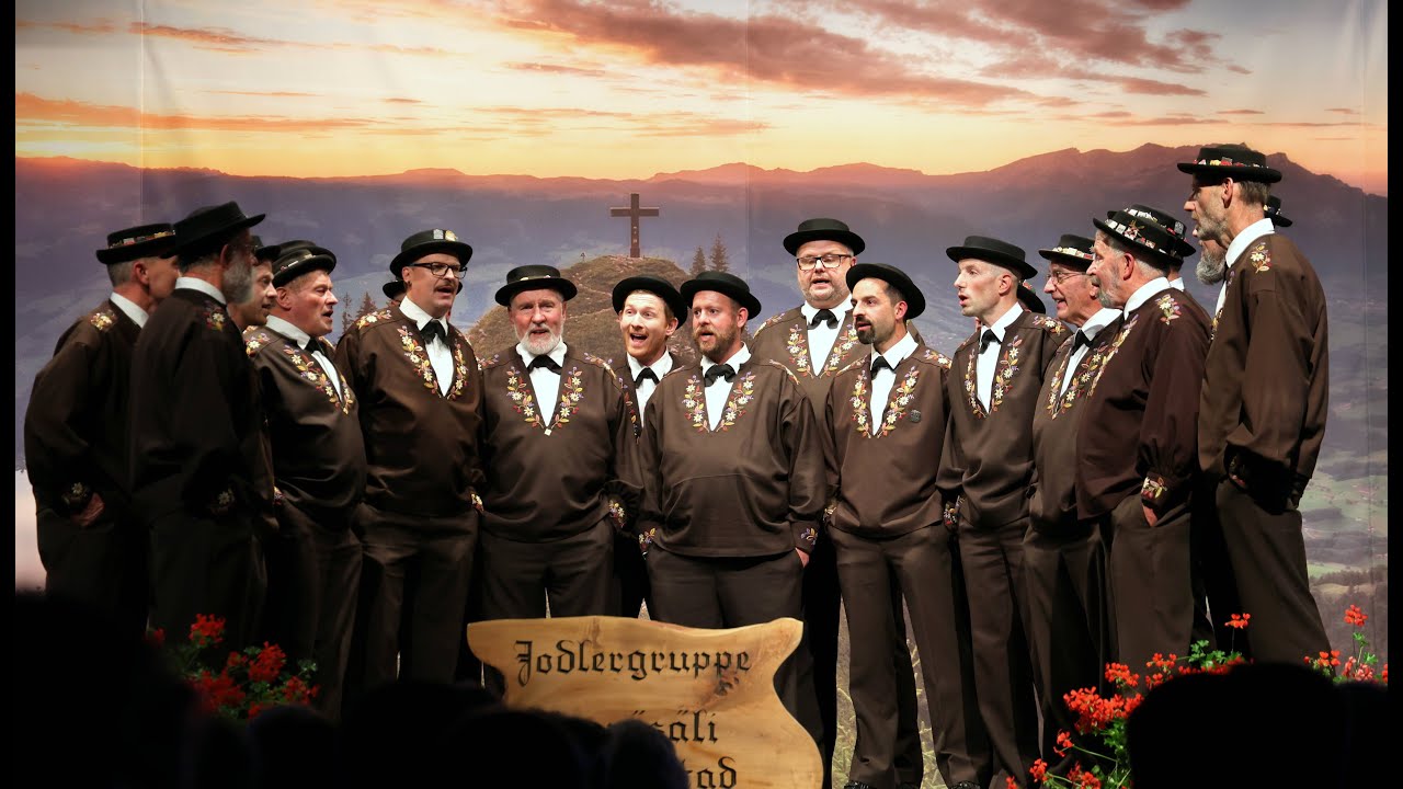 Jodlergruppe Bärgröseli, Alpnachstad - Ds Läbe gniesse (Ueli Moor)