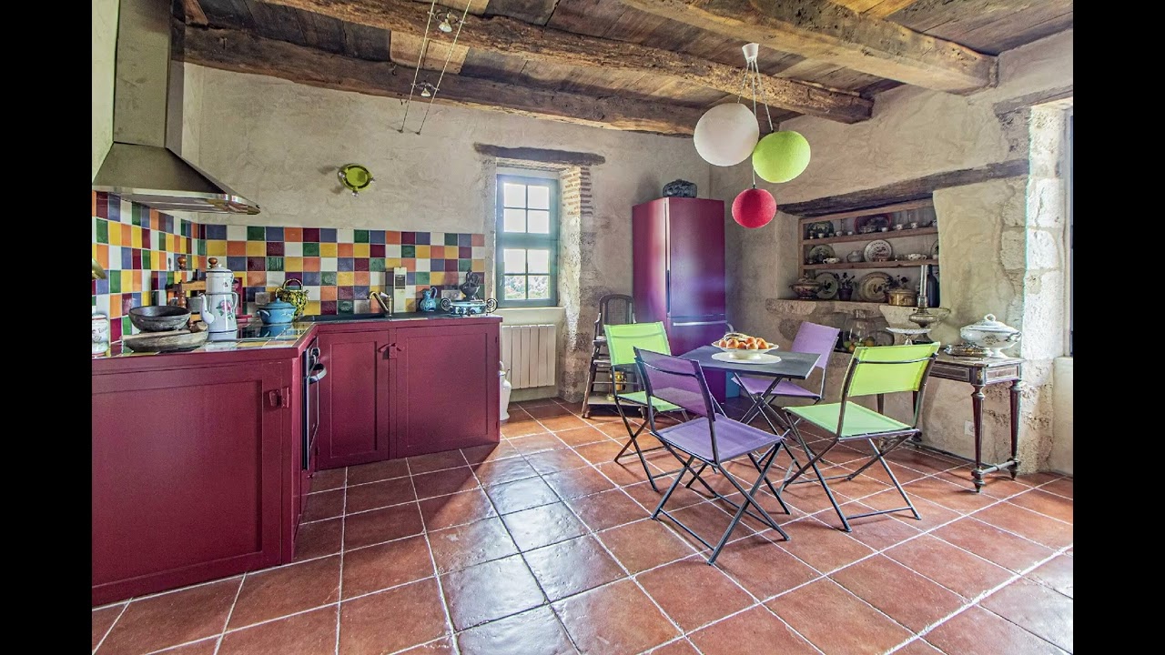 Unique & Splendid 5 Bed Château with Pool & Uninterrupted Views over the river Lot, France-€772,000