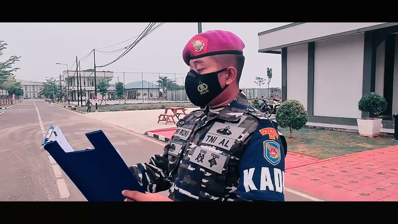 APEL DIVISI JAGA, OBSETEN, DAN PENAIKAN BENDERA KORPS MARINIR