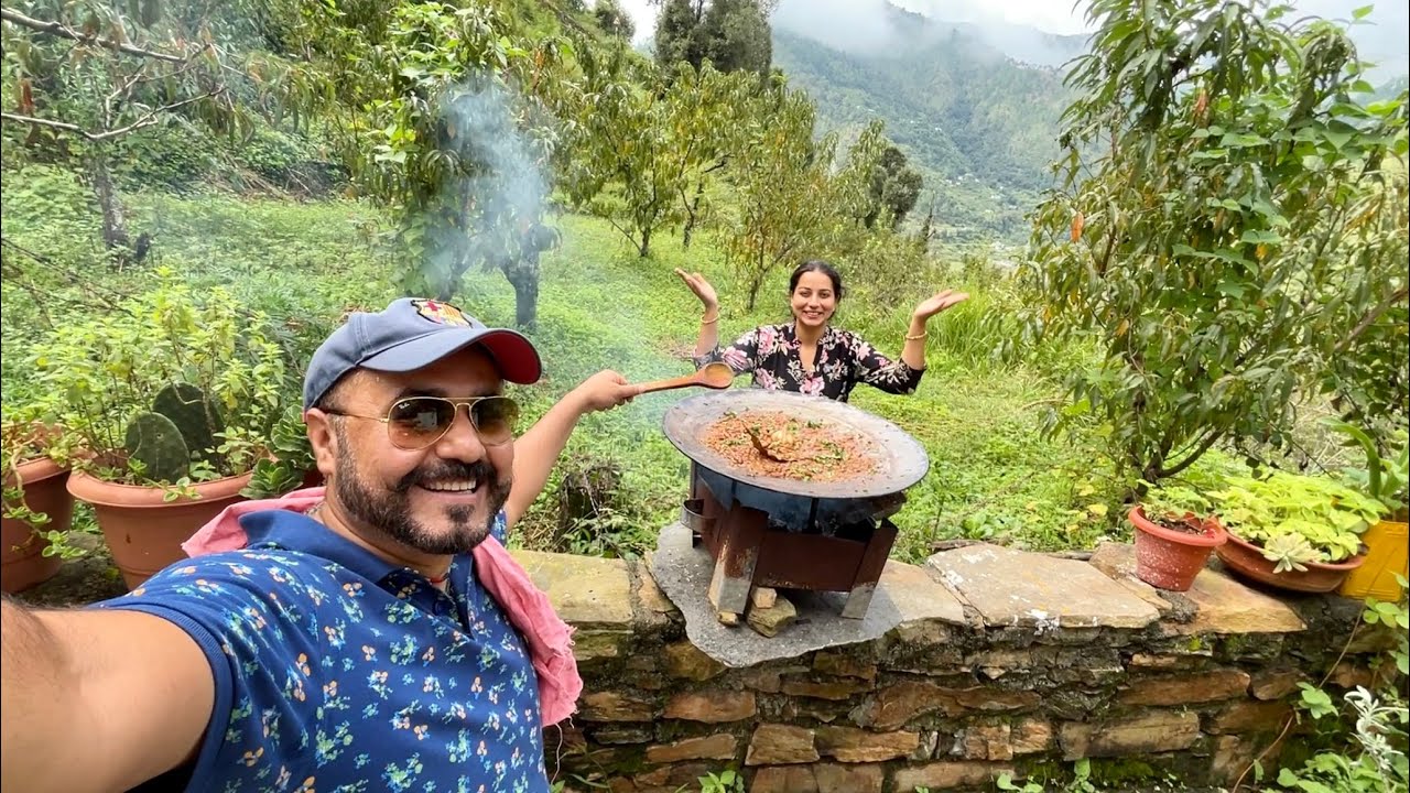 Aisa Rajma khaya na hoga kabhi 😋.. Our home garden Rajma cooked on Tawa with wood fire in Hills