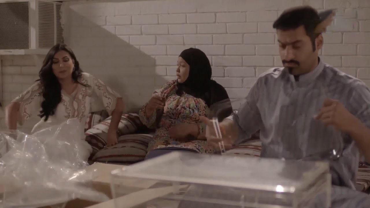 حماتها تدللها لانها حامل وزوجها متفاجئ من محبتهن ببعض