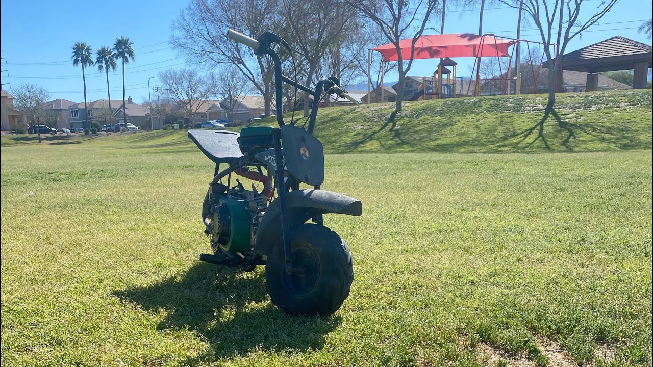 Outside riding my dad mini bike #minibikes #minibikelife #212cc #cc 