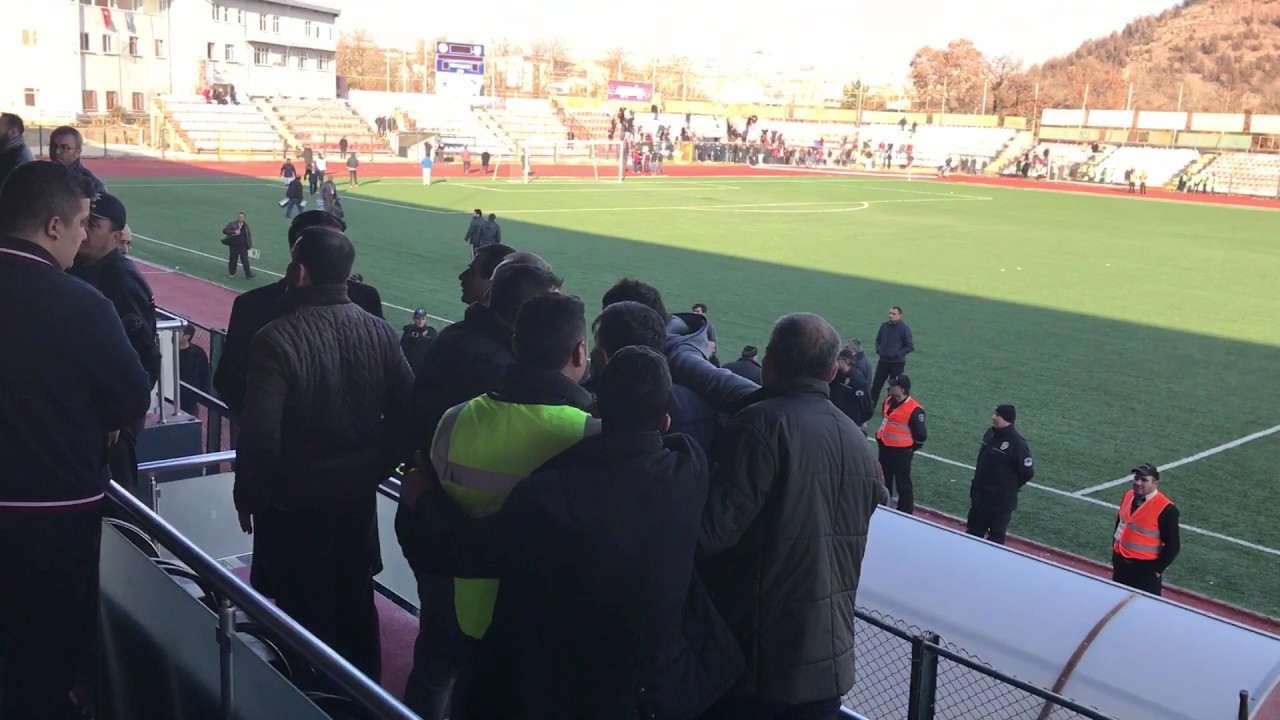 TM Kırıkkalespor- Çatalcaspor maç sonu tribünde tartışma
