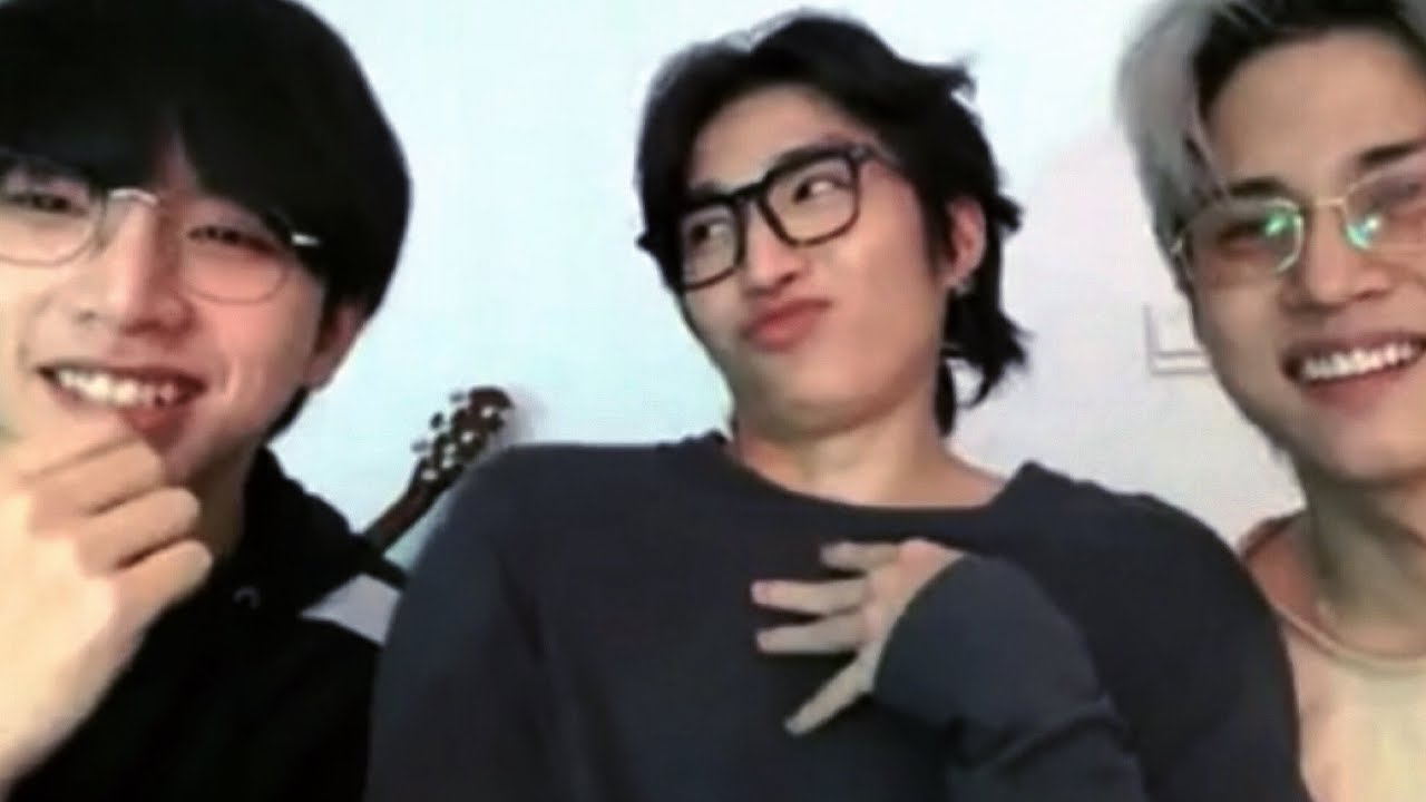Khi livetream mà các anh cũng ghẹo em út :)) | SARU COUPLE