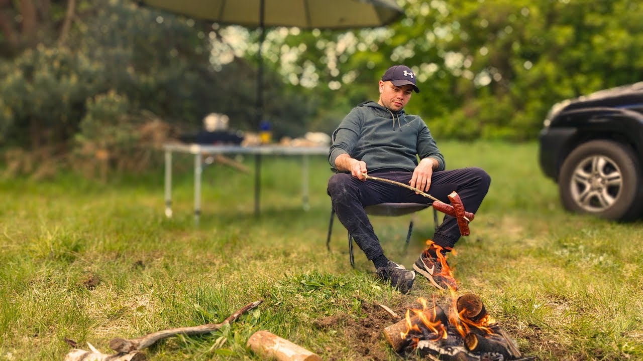 Relaksujący samotny biwak na łonie natury. Tak nie wiele trzeba żeby być szczęśliwym. Solo camping.