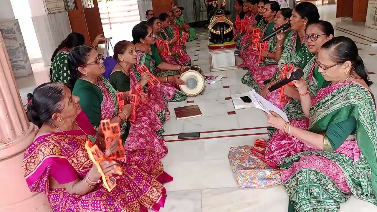 Akashganga society sakhi mandal new sama road Vadodara Indu dave (gayak dipika ben)