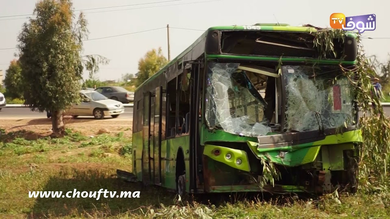 فيديو انقلاب حافلة للنقل العمومي وسط البيضاء
