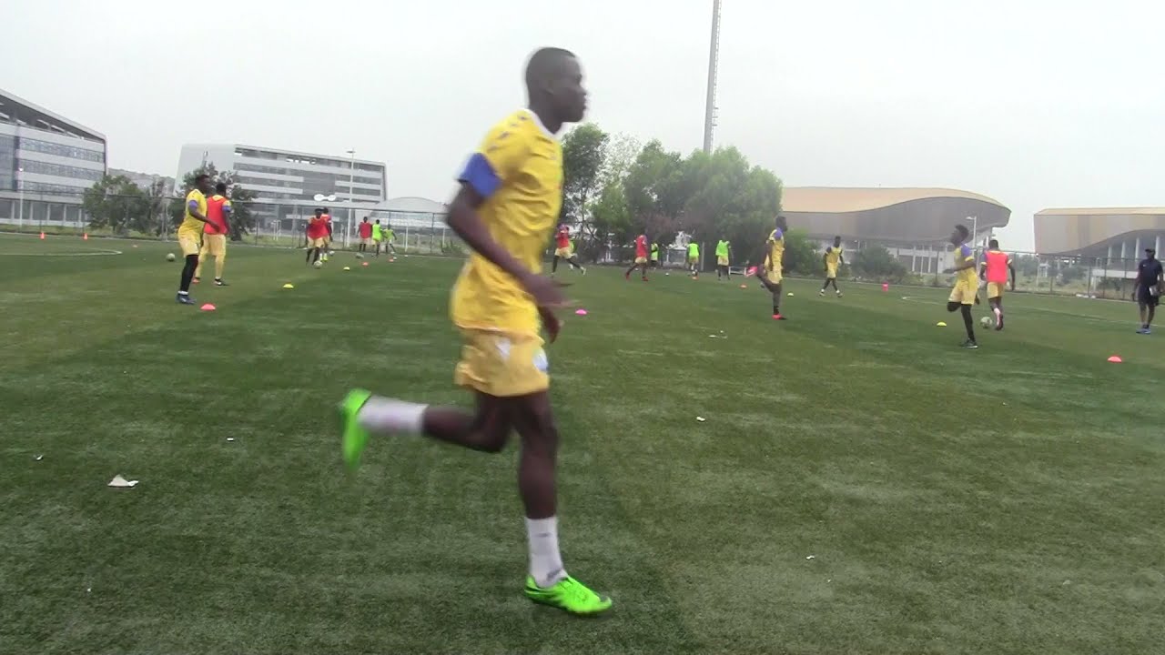 ECHAUFFEMENT AVEC BALLON FOOTBALL