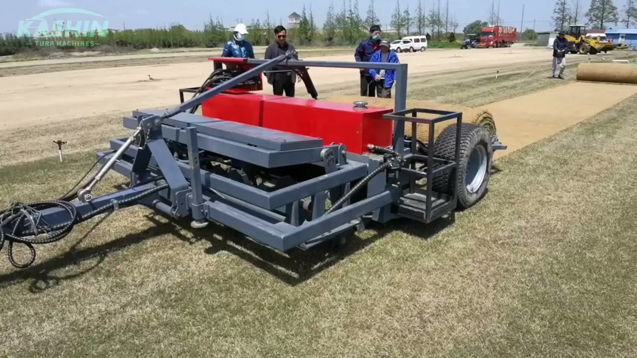 The TH79 big roll sod harvester has obvious advantages. It has a very wide working width.