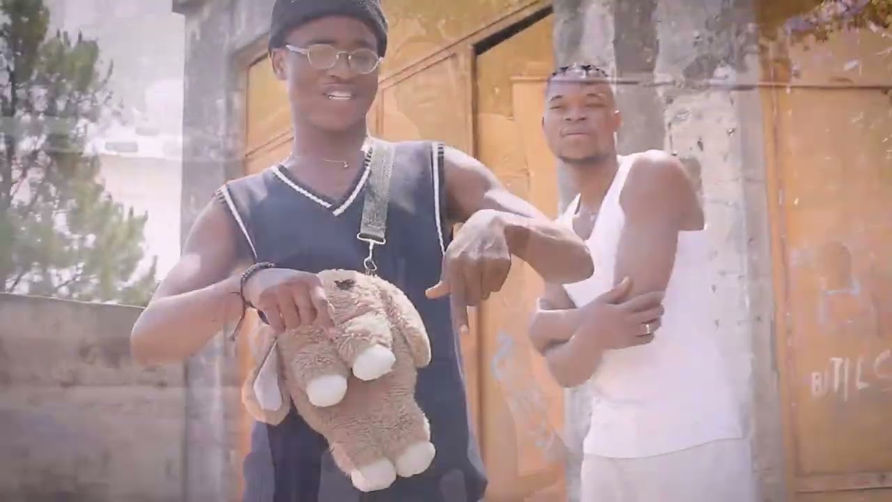 Disponível o vídeo completo de ( Pai e filho) com titulo Huambo é a bandula😘