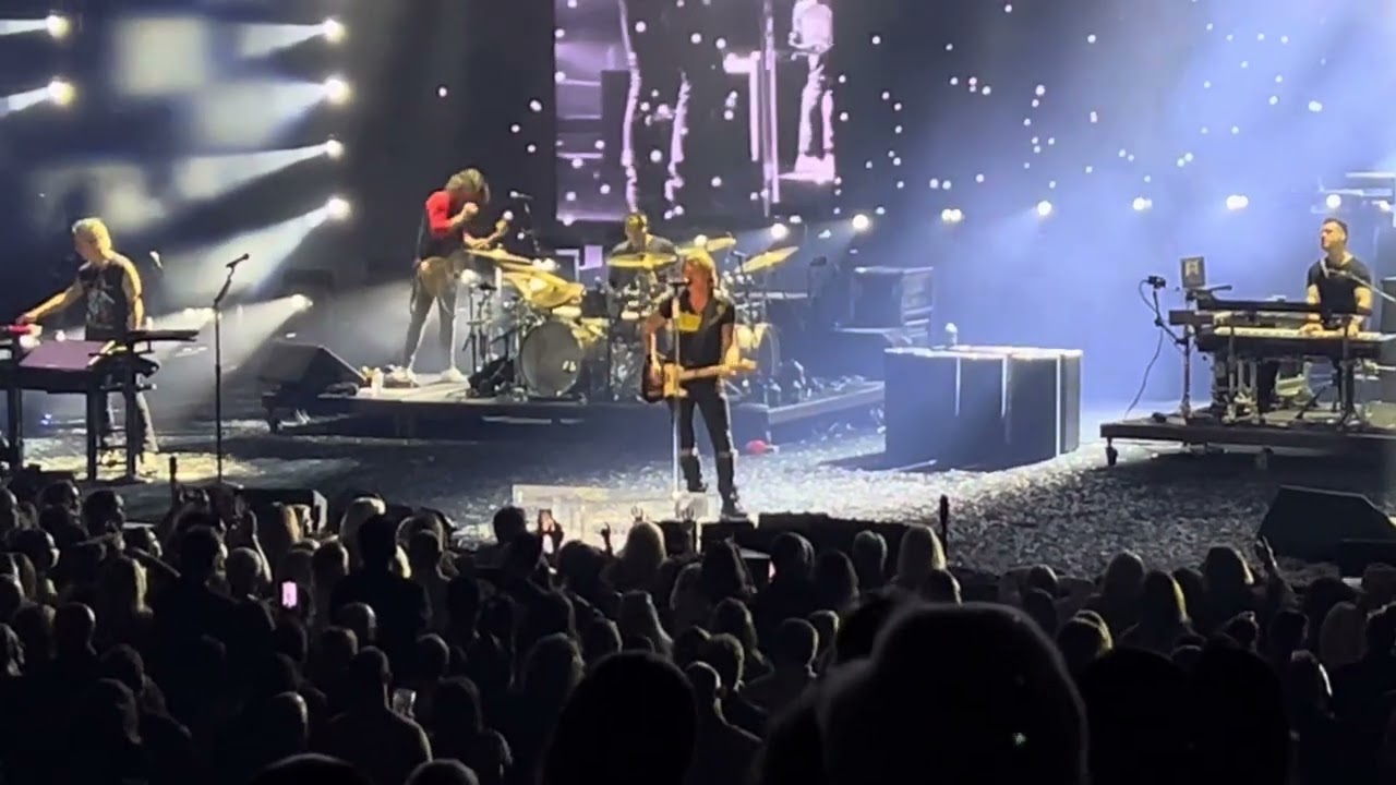 Keith Urban Raise ‘em Up.  Bakkt Theatre, Las Vegas 11/15/23