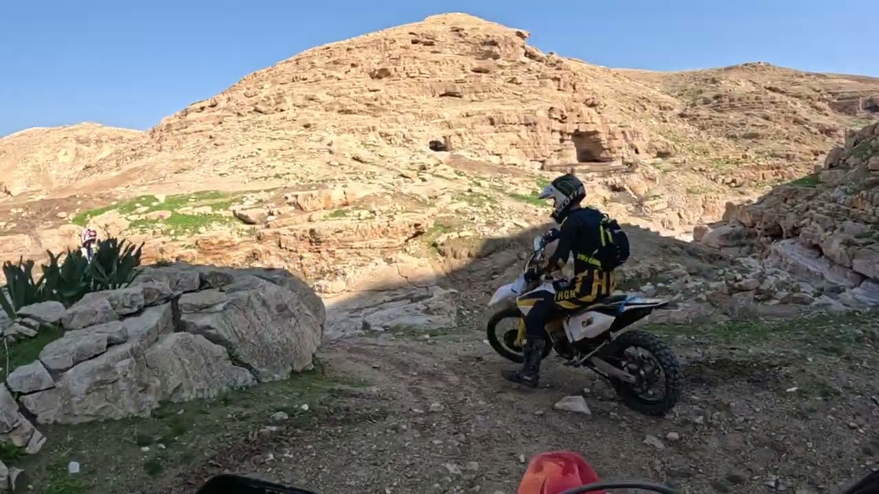 מעלה אדומים 6