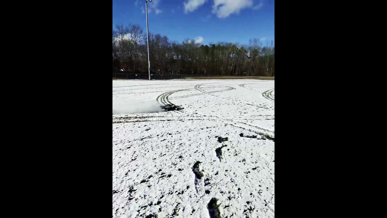 playing in the ❄️ with my Traxxas Xrt Ultimate 🥶🏁🔥 #bashing #traxxasxrt #traxxasracing #5thscale