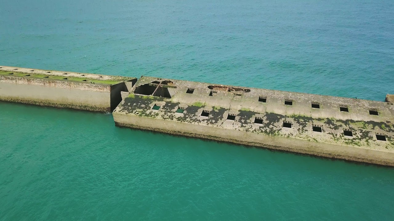 Normandie Arromanches, Bunkers Allemand - Vue en Drone