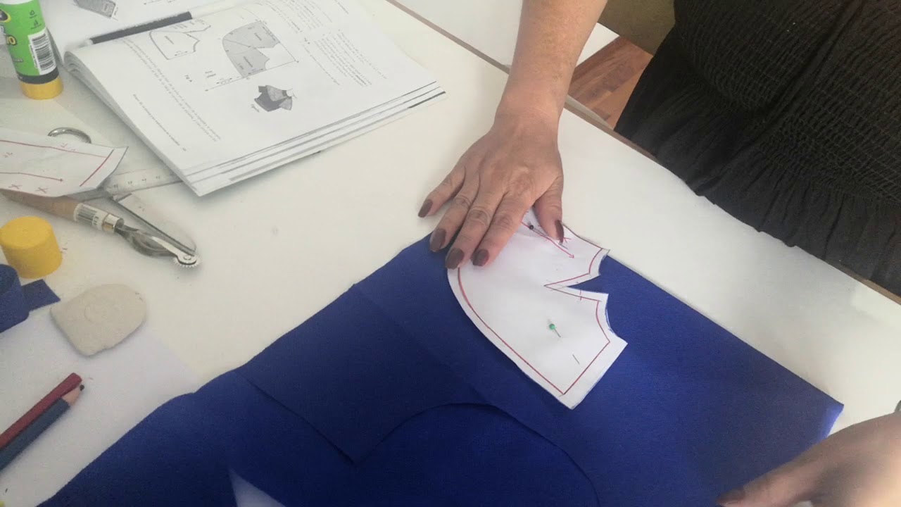 Transformaci&oacute;n, patrones y corte del cuello capa ajustado en los hombros. Taller Confecci&oacute;n 👗