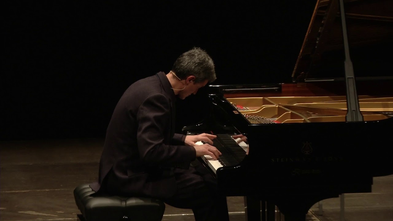 Emanuele Ferrari, pianoforte • Sulle Note: Sogni e Visioni • Labirinti e giardini musicali:Scarlatti