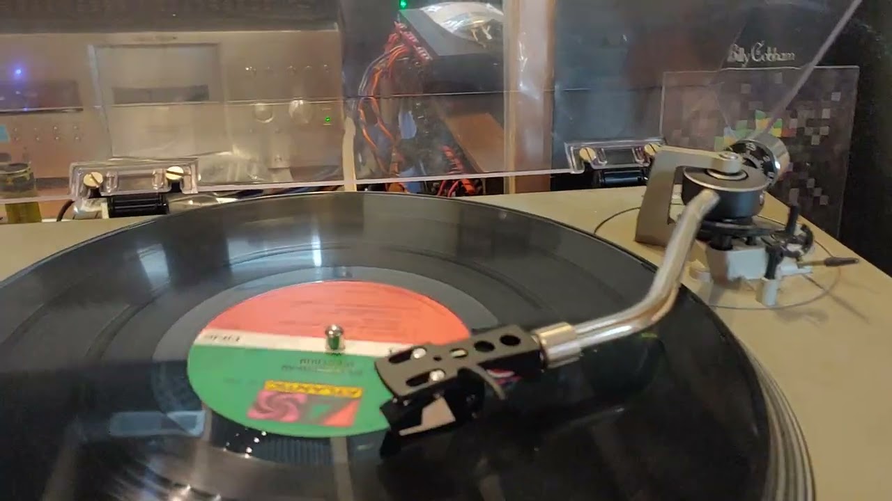 Vintage Technics SL-1500 Direct Drive Manual Turntable. Very solid and well built machine here. DEMO