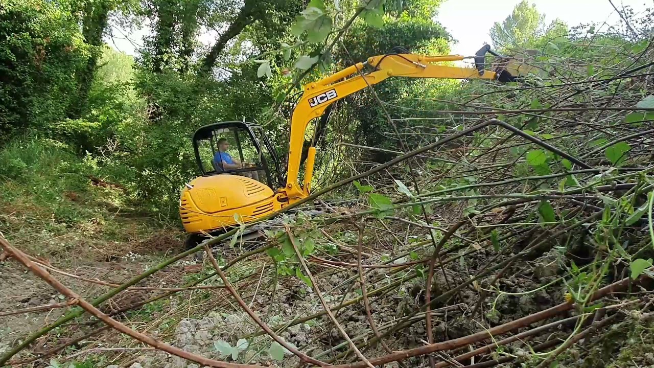 Pulizia terreno con escavatore jcb e trattore cingolato fiat - Farmland Cleaning with excavator JCB