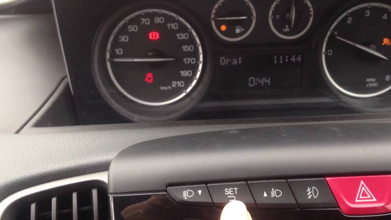 Lancia New Ypsilon - How To Set Watch Impostare Ora