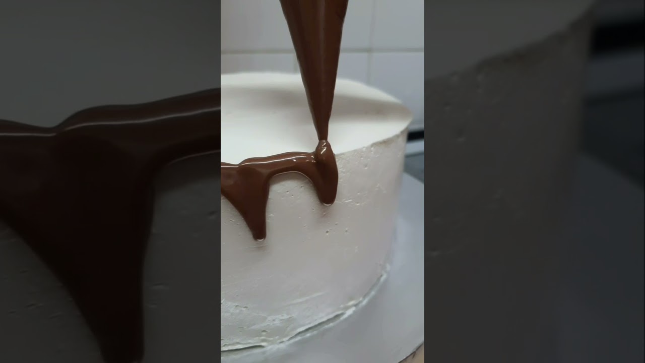 HOW TO PUT DRIPS ON A CAKE #shorts #cake # drips