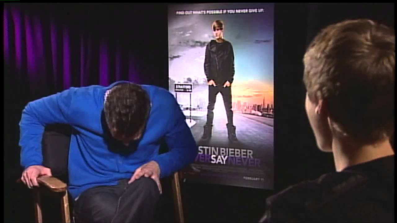 Justin Bieber ATTACKS reporter!