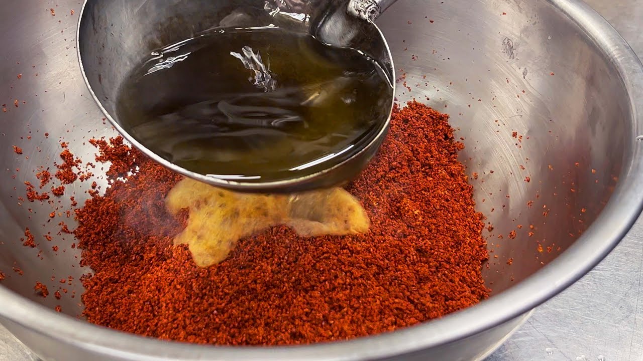 なぜ蕎麦にラー油を入れるのか。肉そば作ってみた。Why is chili oil added to soba noodles?