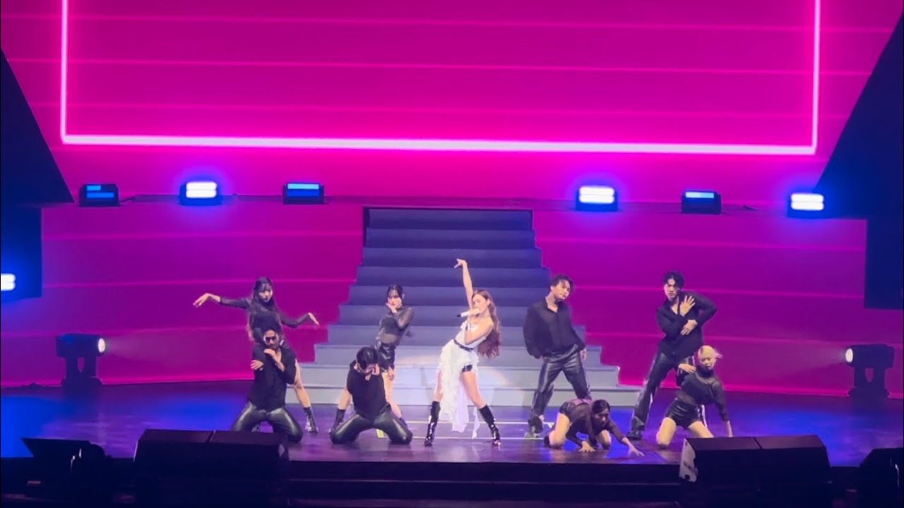 Jessica Jung  《Diamond Dreams Concert Tour》  in Macau Opening - Set Me Free (Full)