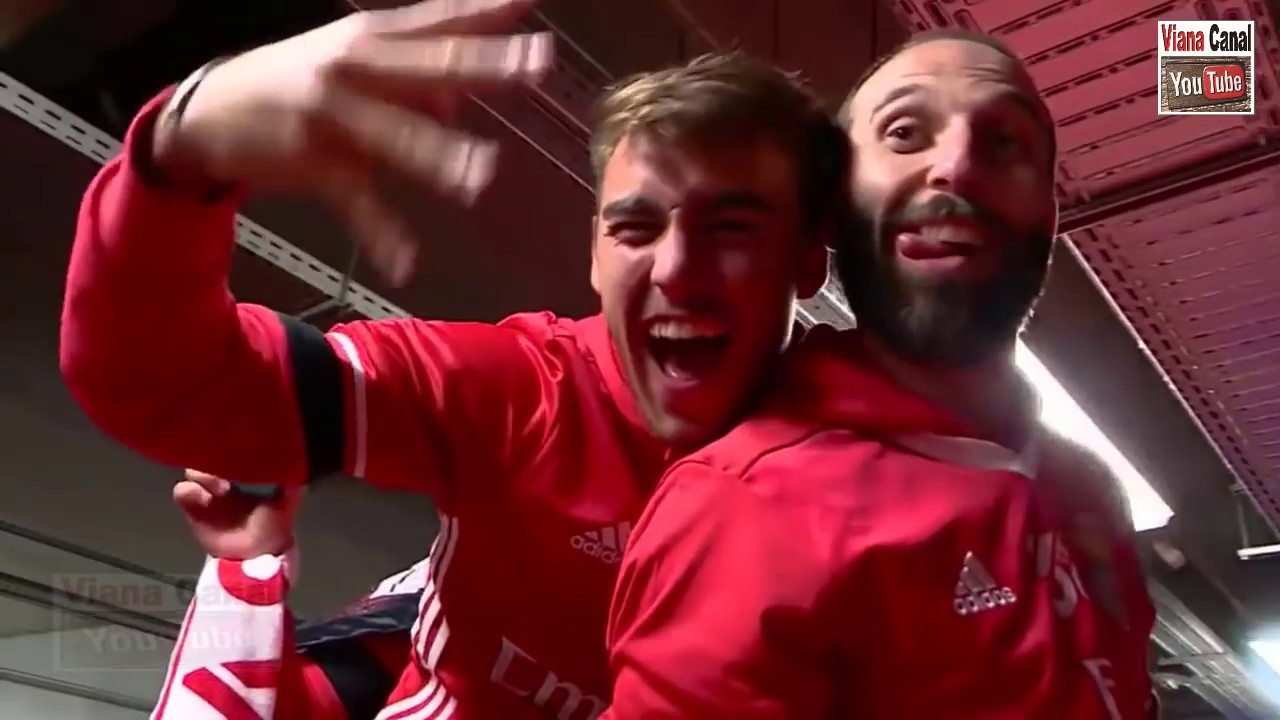 No autocarro com os jogadores até ao Marquês :: BENFICA TETRACAMPEÃO
