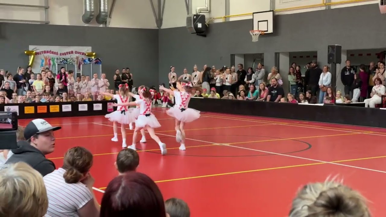 Roztančená kostka cukru Dačice - U nás v pekárně - Aerobik Team Lena Jindřichův Hradec