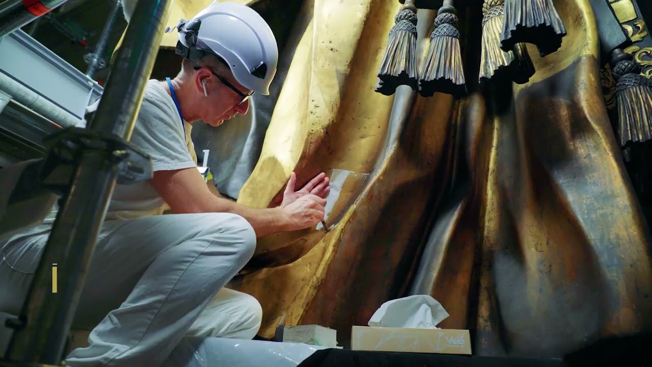 La Cattedra di S. Pietro, il trono ligneo simbolo del primato di Pietro nella Basilica Vaticana