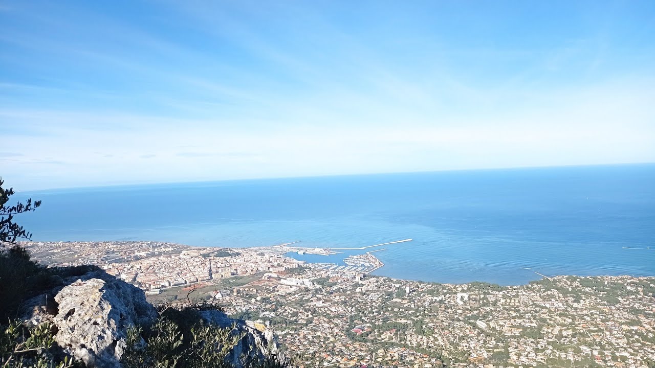 Paseo por el Montgo en Denia, C. valenciana walking around natural park of el Montgo in Denia, Spain