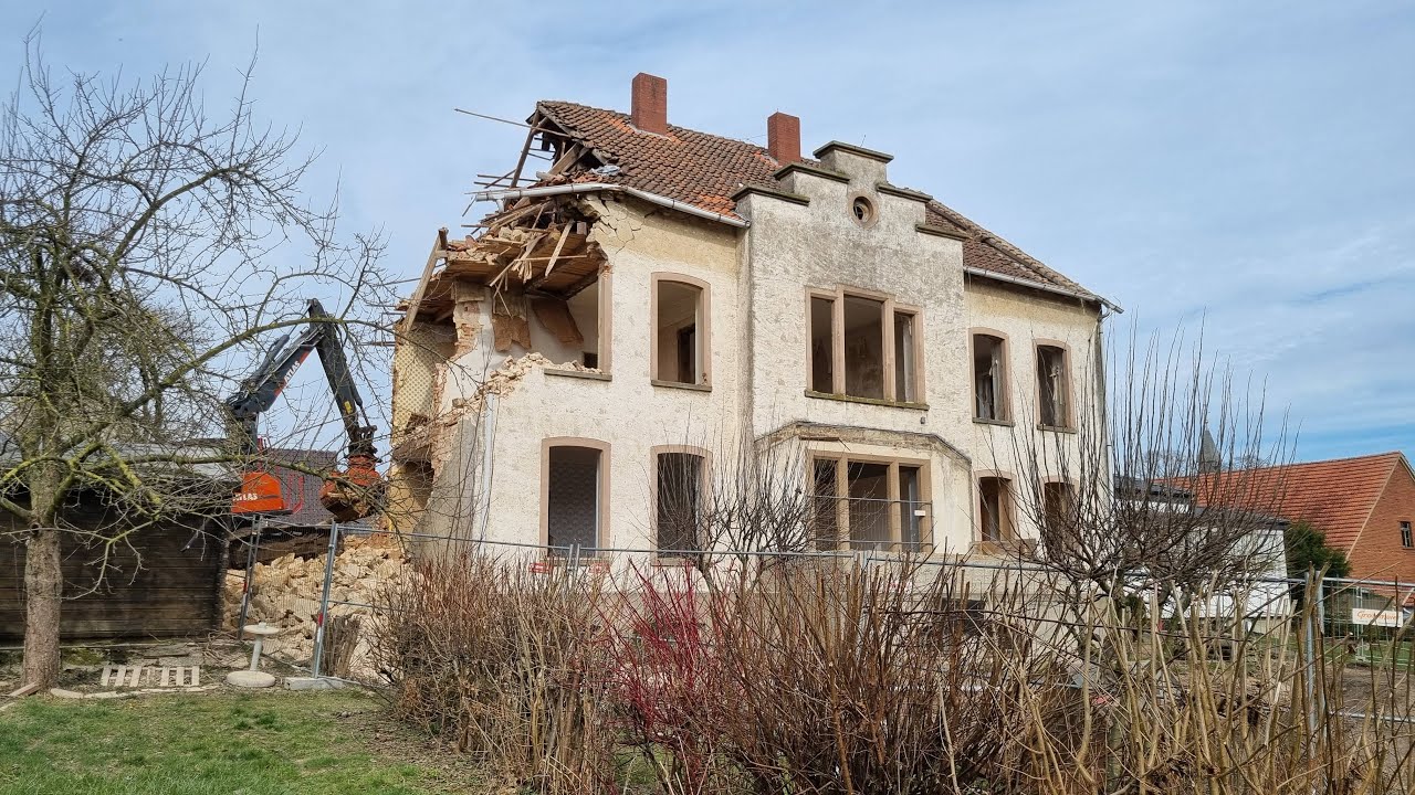 Abriss altes Pfarrhaus Extertal-Silixen 01.03.2022