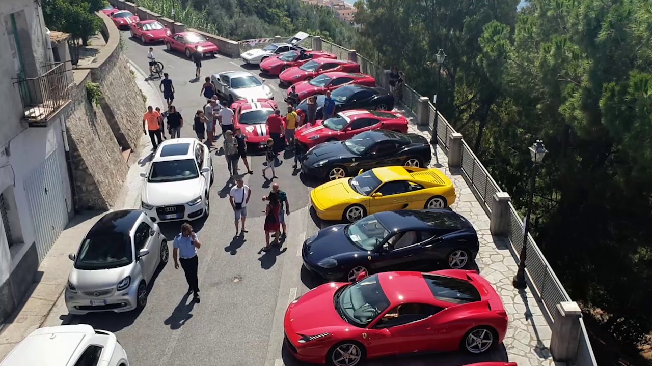 Acquappesa si tinge rosso ferrari